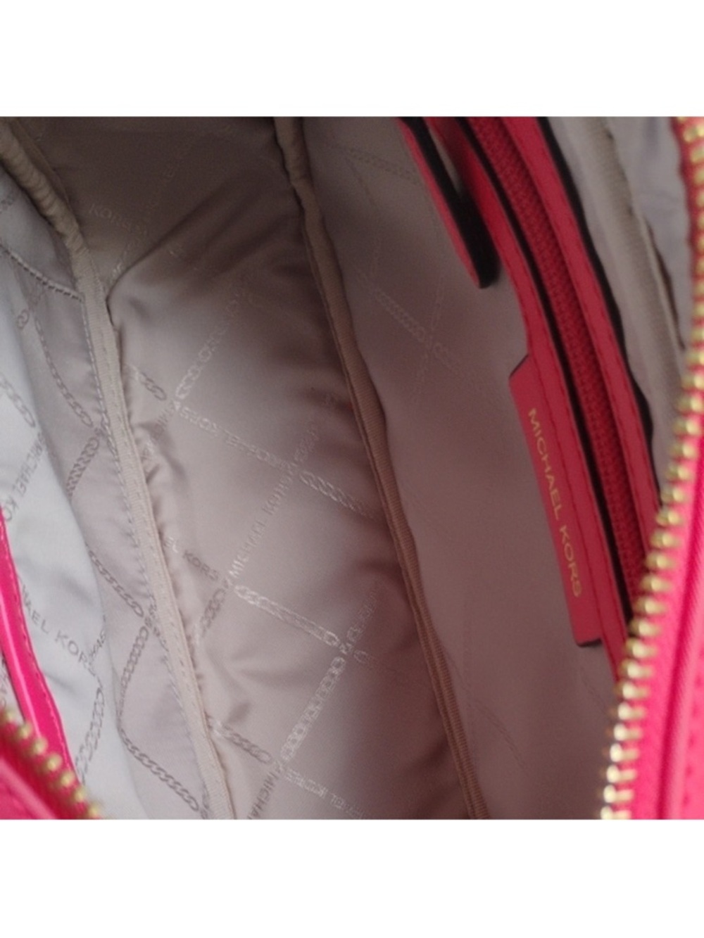 Michael Kors Elliot Small Utility Camera Messenger bag. - Picture 10 of 10